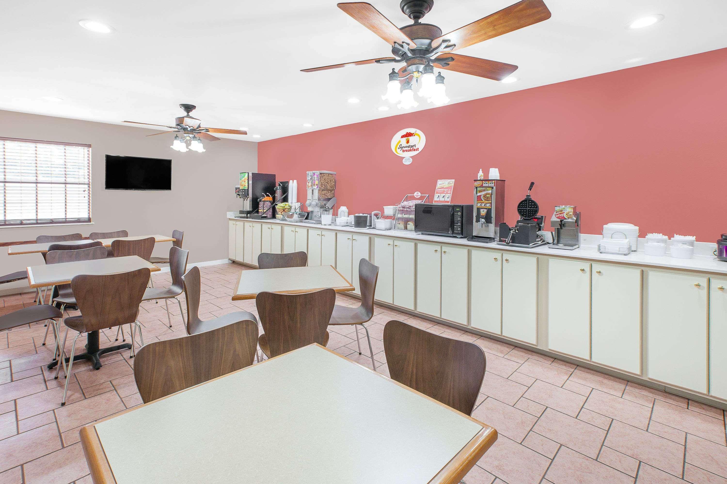Super 8 By Wyndham Lowell/Bentonville/Rogers Area Exterior foto